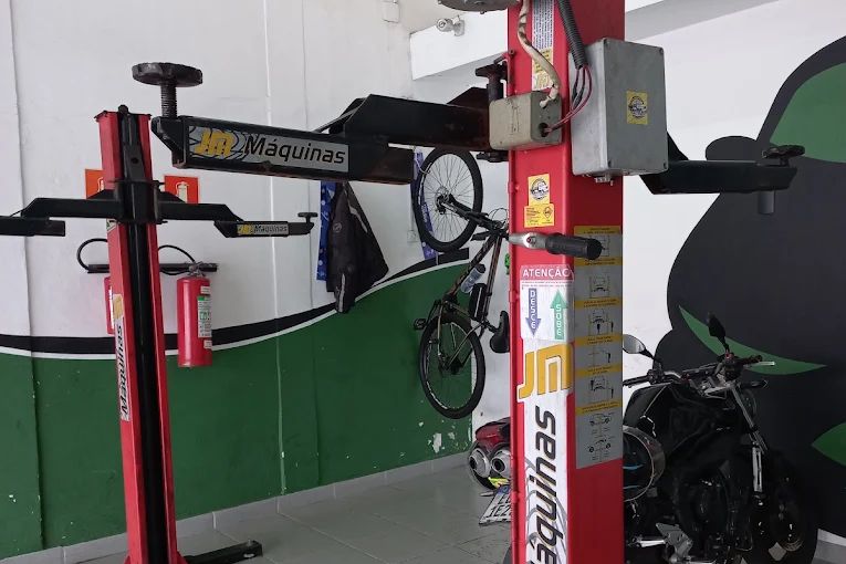 Elevador automotivo utilizado na estrutura da CRR Vistorias